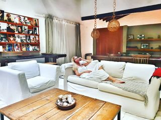 Nicole Neumann feet photo thumbnail