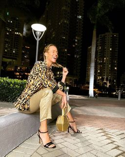 Nicole Neumann feet photo thumbnail