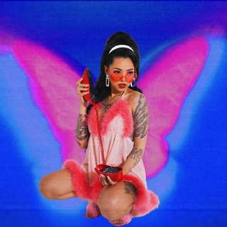 Bella Poarch feet photo 3