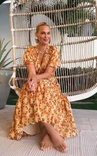 Molly Sims feet photo thumbnail