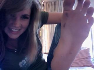 Debby Ryan feet photo thumbnail
