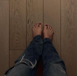 Alessia Marcuzzi feet photo thumbnail