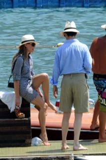 Hilary Swank feet photo thumbnail