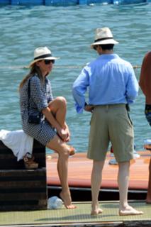 Hilary Swank feet photo thumbnail