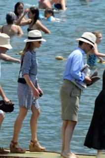 Hilary Swank feet photo thumbnail