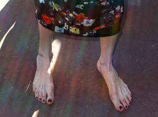 Liv Tyler feet photo thumbnail