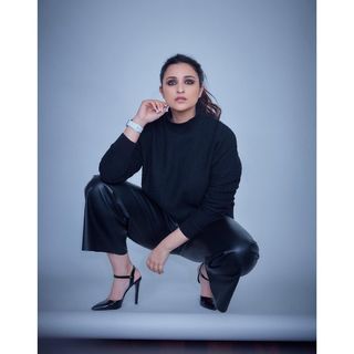 Parineeti Chopra feet photo thumbnail
