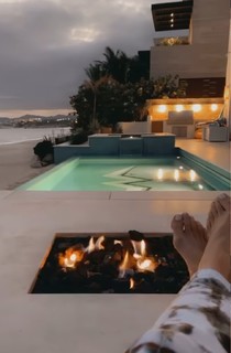 Molly Sims feet photo thumbnail