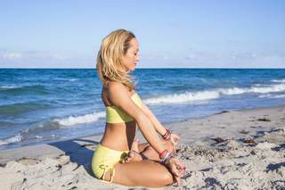 Kino MacGregor feet photo thumbnail