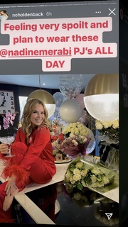Amanda Holden feet photo thumbnail