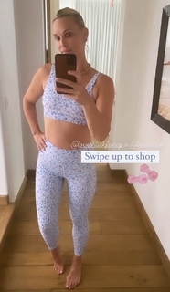 Molly Sims feet photo thumbnail