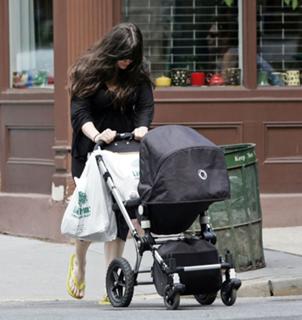 Liv Tyler feet photo thumbnail
