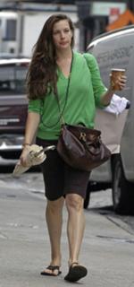 Liv Tyler feet photo thumbnail