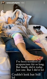 Vanessa Hudgens feet photo thumbnail