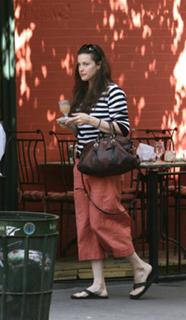 Liv Tyler feet photo thumbnail