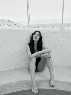 Jessica Gomes feet photo thumbnail