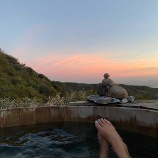 Dua Lipa feet photo thumbnail