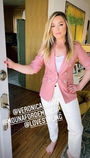 Elisabeth Röhm feet photo thumbnail