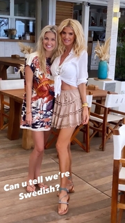 Victoria Silvstedt feet photo thumbnail