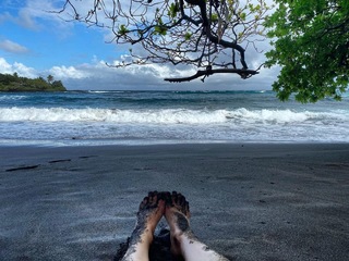 Alexandra Daddario feet photo thumbnail