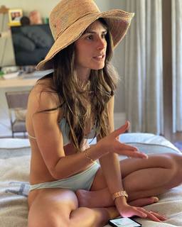 Jordana Brewster feet photo thumbnail