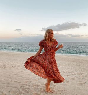 Molly Sims feet photo thumbnail