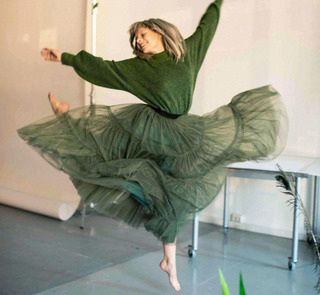 Aurora Aksnes feet photo thumbnail
