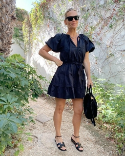 Molly Sims feet photo thumbnail