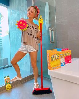 Andrea Legarreta feet photo thumbnail