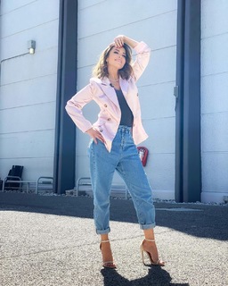 Laura González feet photo thumbnail