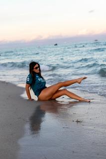 Claudia Romani feet photo thumbnail