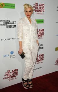 Gwen Stefani feet photo thumbnail