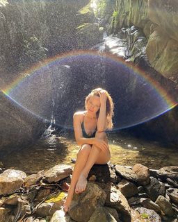 Mariana Ximenes feet photo thumbnail