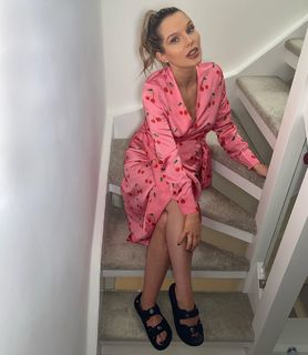 Helen Flanagan feet photo thumbnail