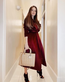 Xenia Tchoumitcheva feet photo thumbnail