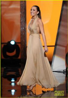 Miley Cyrus feet photo thumbnail