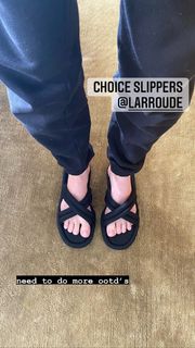 Martha Hunt feet photo thumbnail