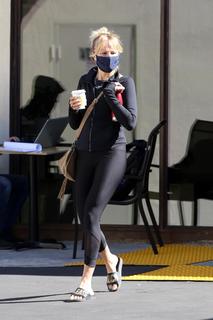 Malin Akerman feet photo thumbnail