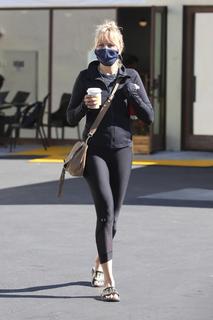Malin Akerman feet photo thumbnail