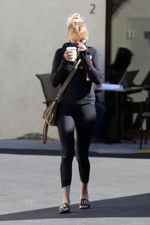 Malin Akerman feet photo thumbnail