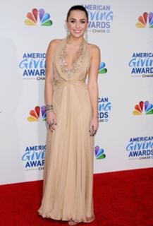 Miley Cyrus feet photo thumbnail