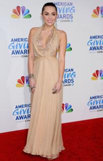 Miley Cyrus feet photo thumbnail