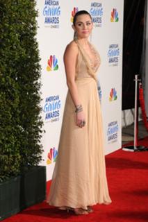 Miley Cyrus feet photo thumbnail