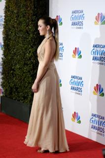 Miley Cyrus feet photo thumbnail