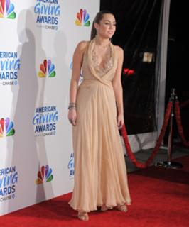 Miley Cyrus feet photo thumbnail