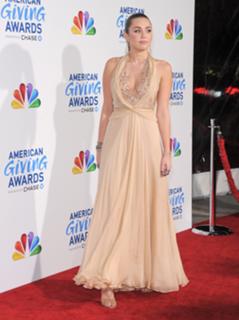 Miley Cyrus feet photo thumbnail