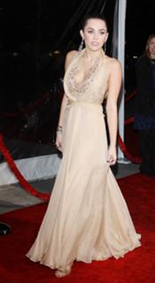 Miley Cyrus feet photo thumbnail