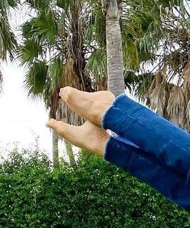 Carolina Ardohain feet photo thumbnail