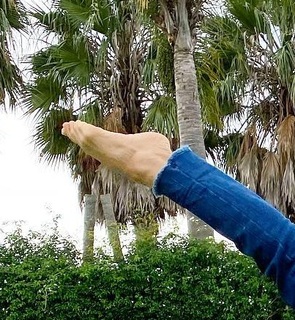 Carolina Ardohain feet photo thumbnail