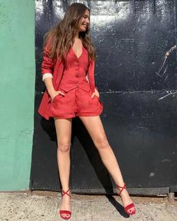 Carolina Ardohain feet photo thumbnail